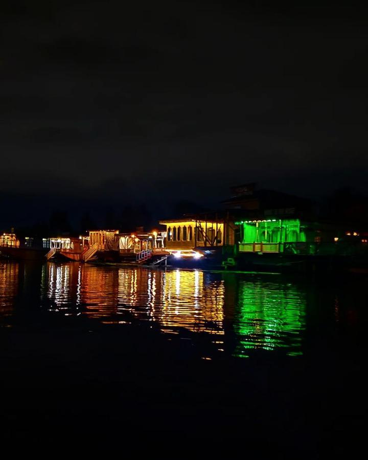 Heritage Shreen Houseboat Hotell Srīnagar Exteriör bild